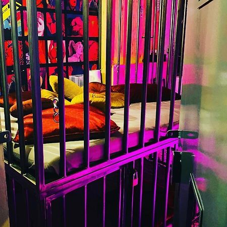Secret Room Votre Love Room Coquine Et Insolite En Espace Privatif A 투르네 외부 사진